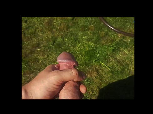 ❤️ Hot Hottie bekommt ihre rosa Pussy gefickt und spritzt in einem Sommergarten ab ☑ Homemade porn bei uns ❌