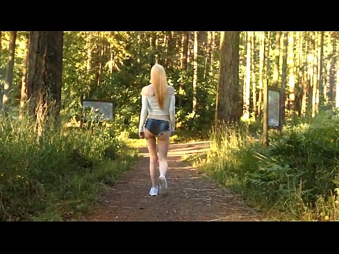 ❤️ Schöne Frau bewegt sich langsam, nicht nackt Video ☑ Homemade porn bei uns ❌
